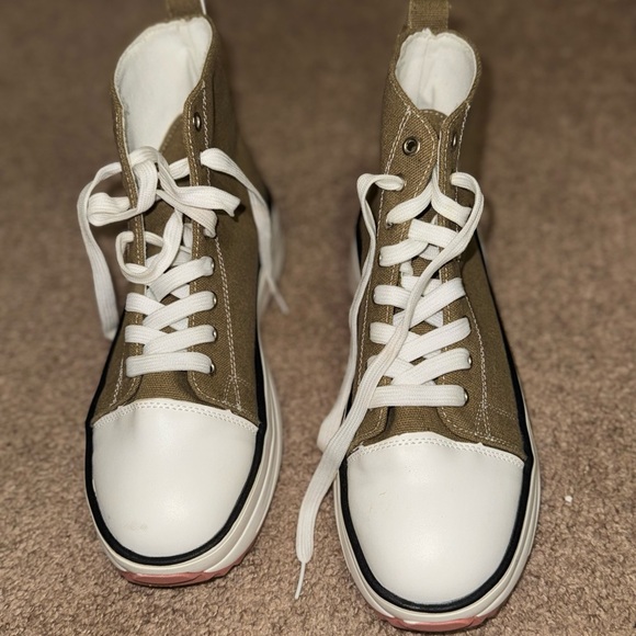 Shoes - High-Top Sneakers with White and Tan Design